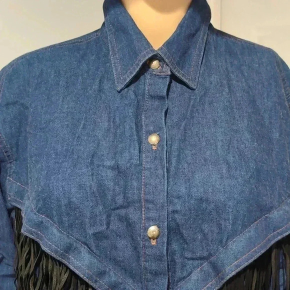 Western fringe button down top - Picture 2 of 8
